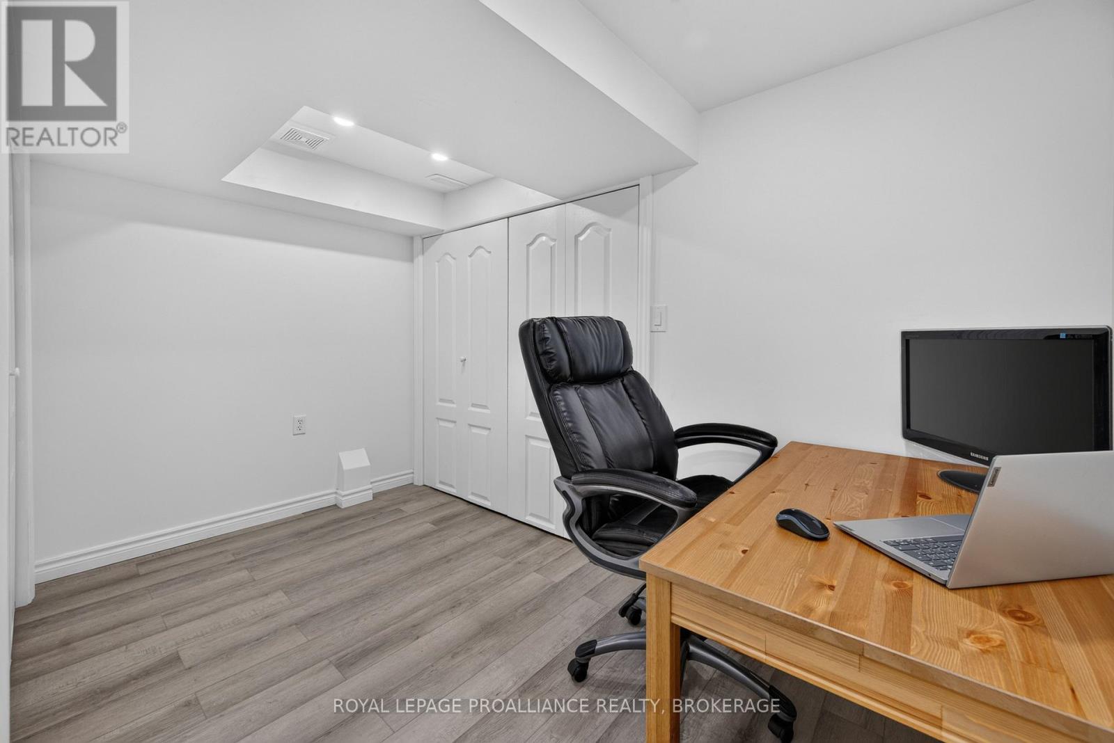 445 MAUREEN STREET - Image 33