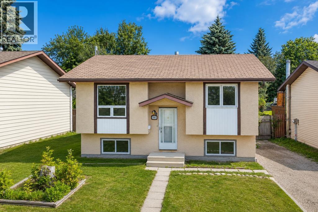 7363 59 Avenue - 1