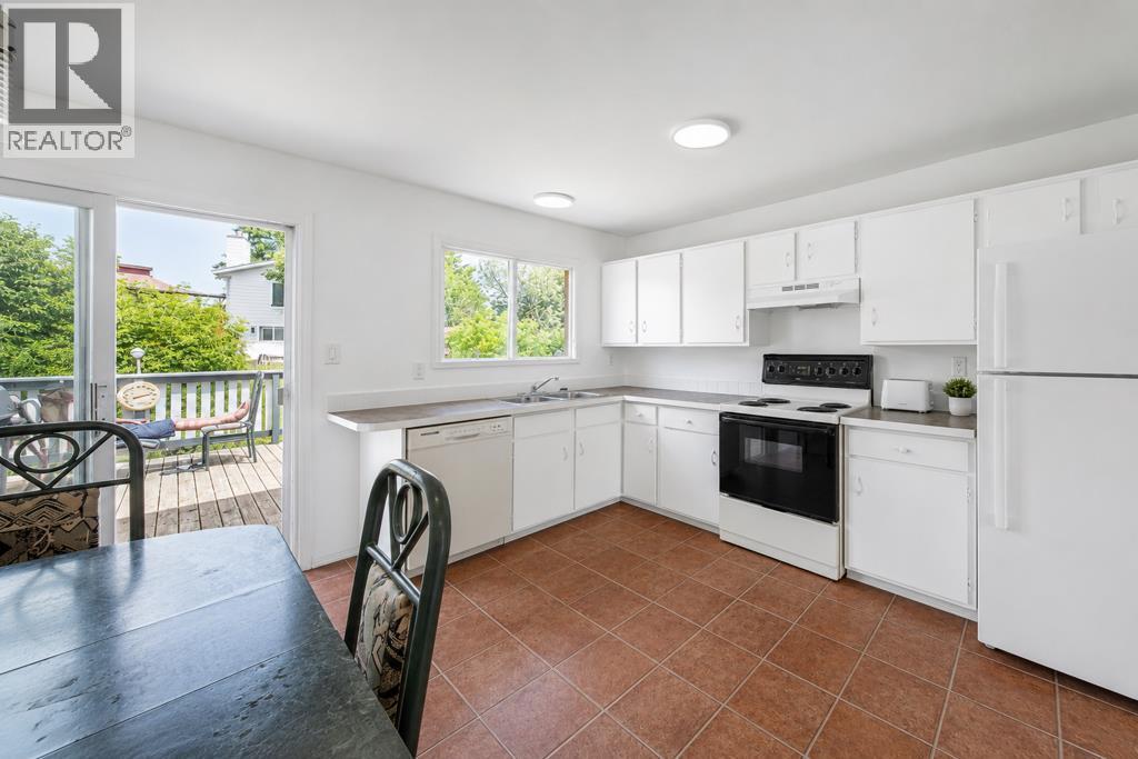 7363 59 Avenue - Image 11