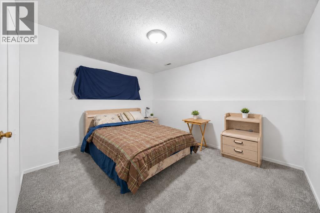 7363 59 Avenue - 21