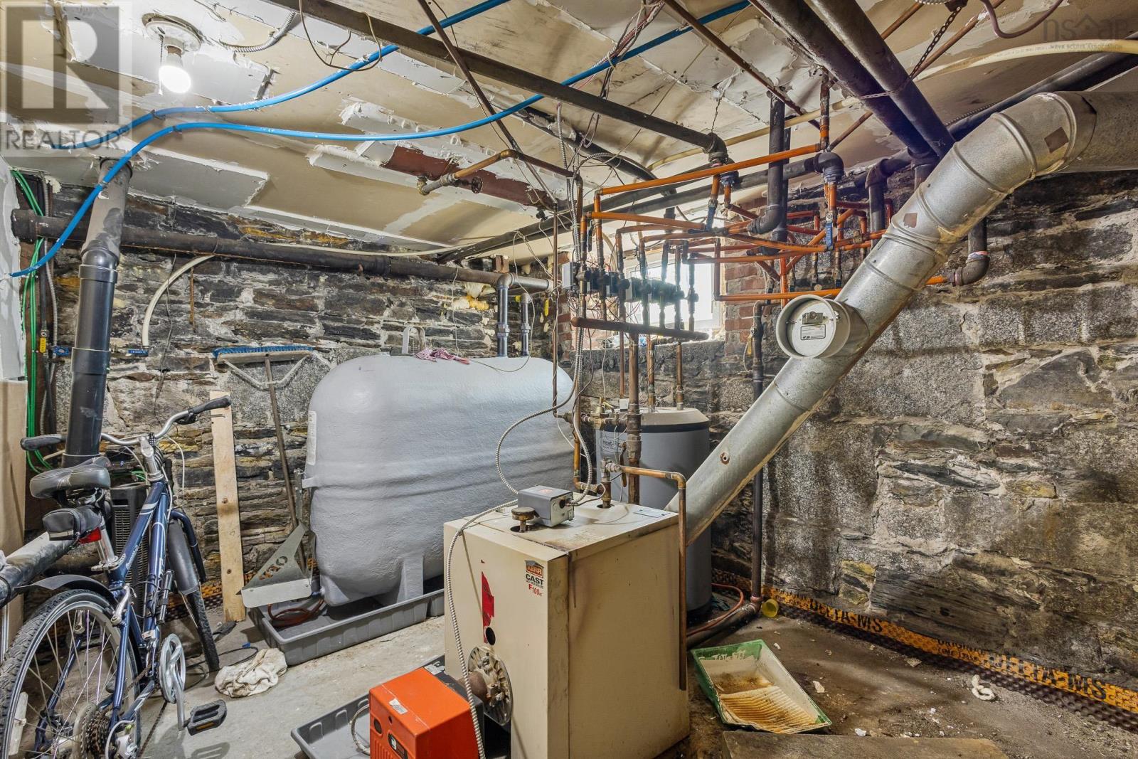 1394 Edward Street - 32