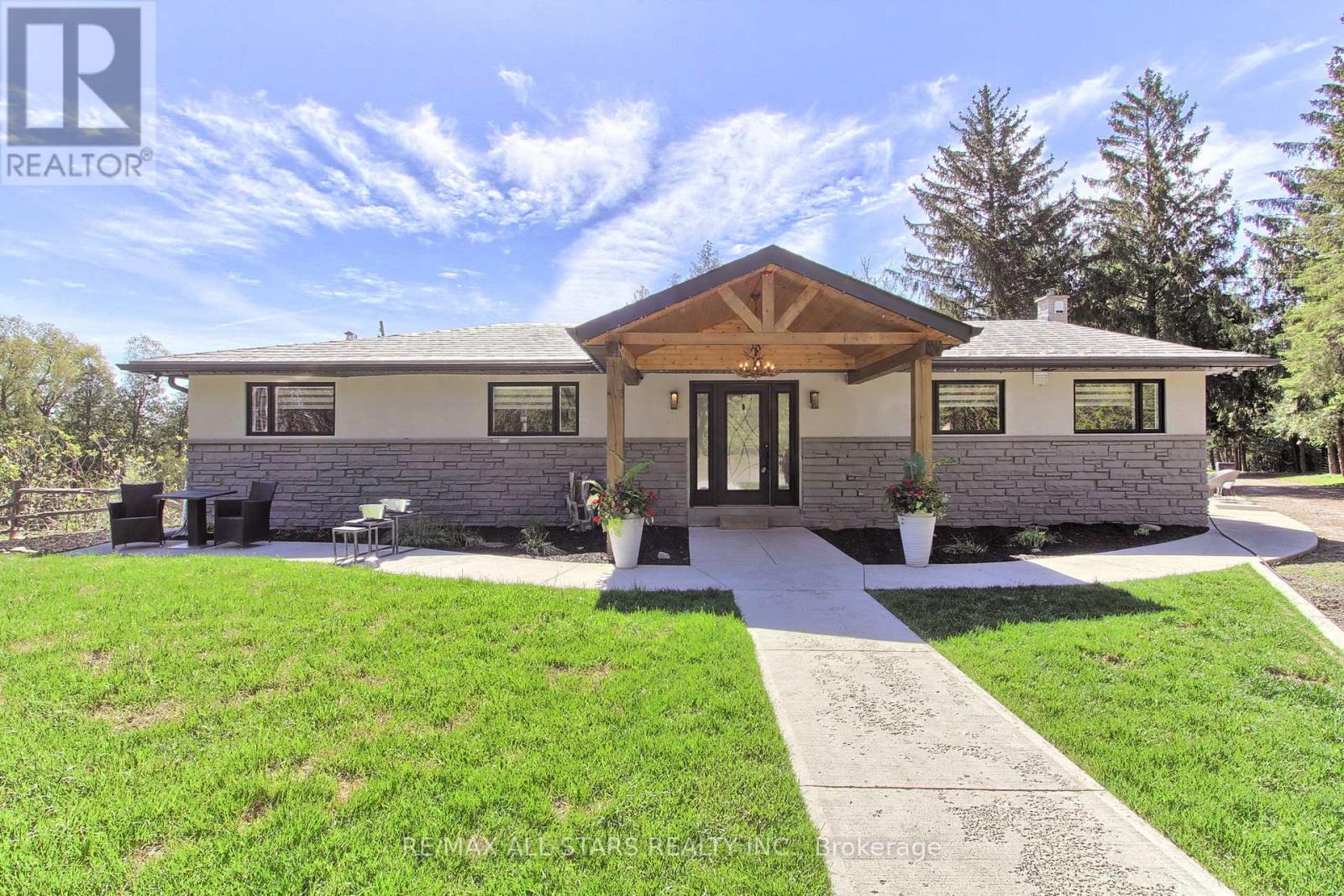 215 UXBRIDGE PICKERING TOWNLINE - 1