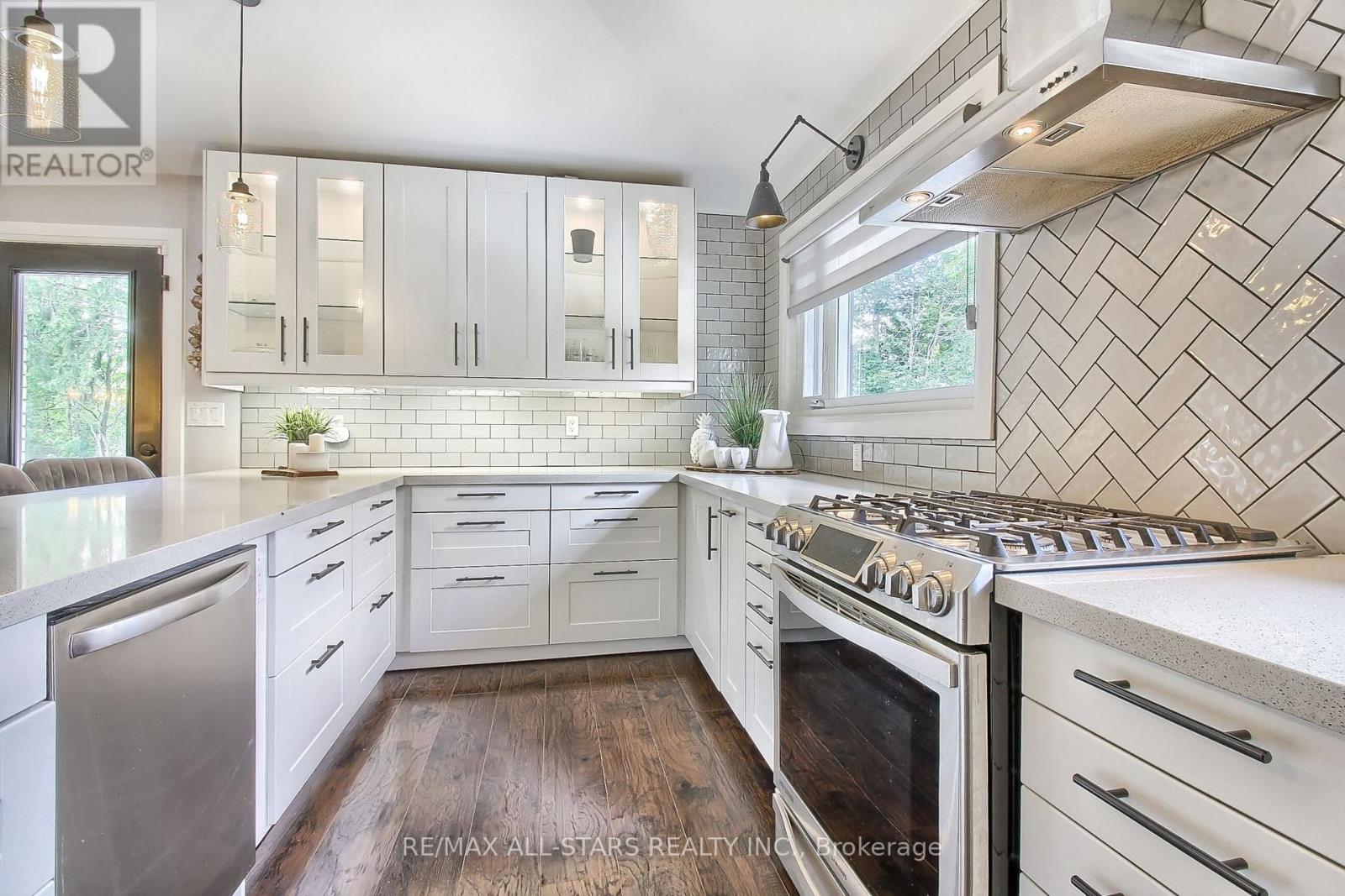 215 UXBRIDGE PICKERING TOWNLINE - 13