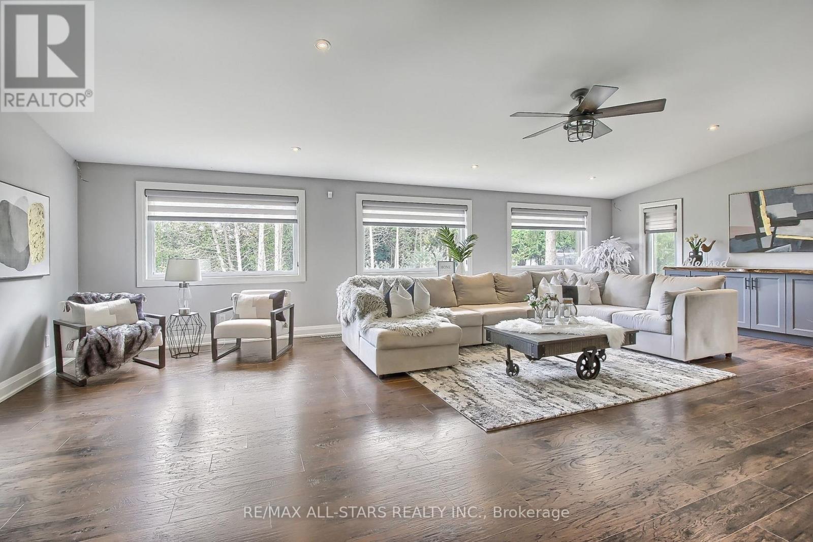 215 UXBRIDGE PICKERING TOWNLINE - 18