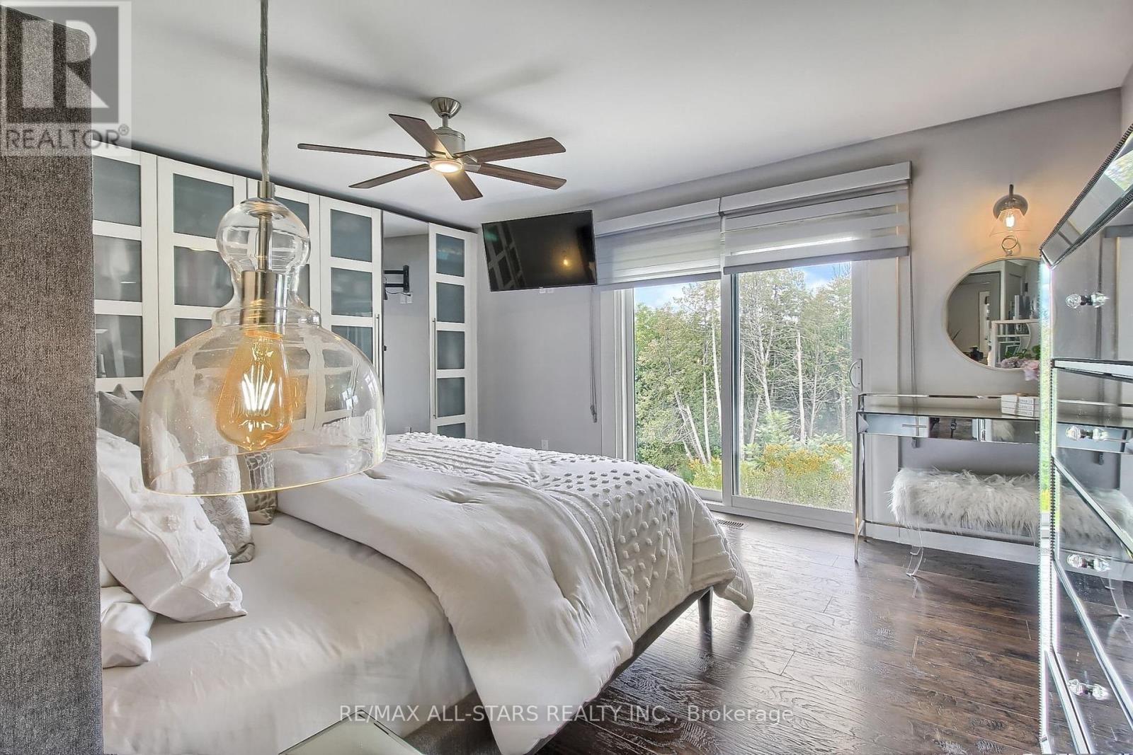 215 UXBRIDGE PICKERING TOWNLINE - 21