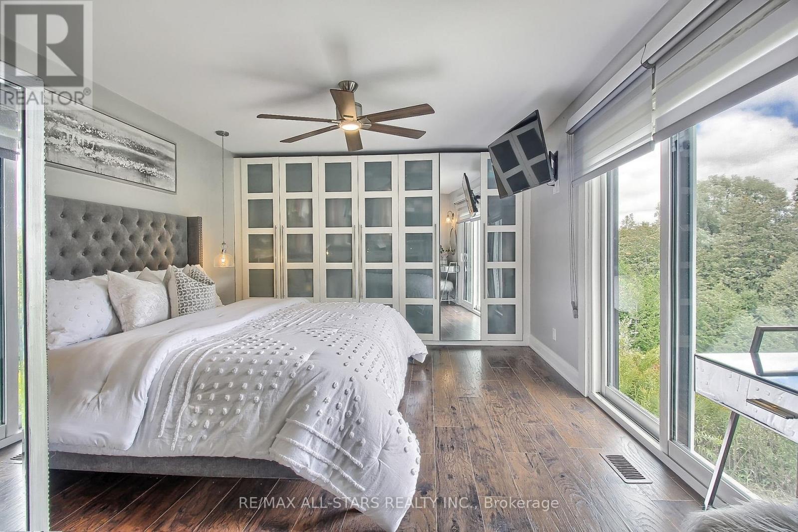 215 UXBRIDGE PICKERING TOWNLINE - 22