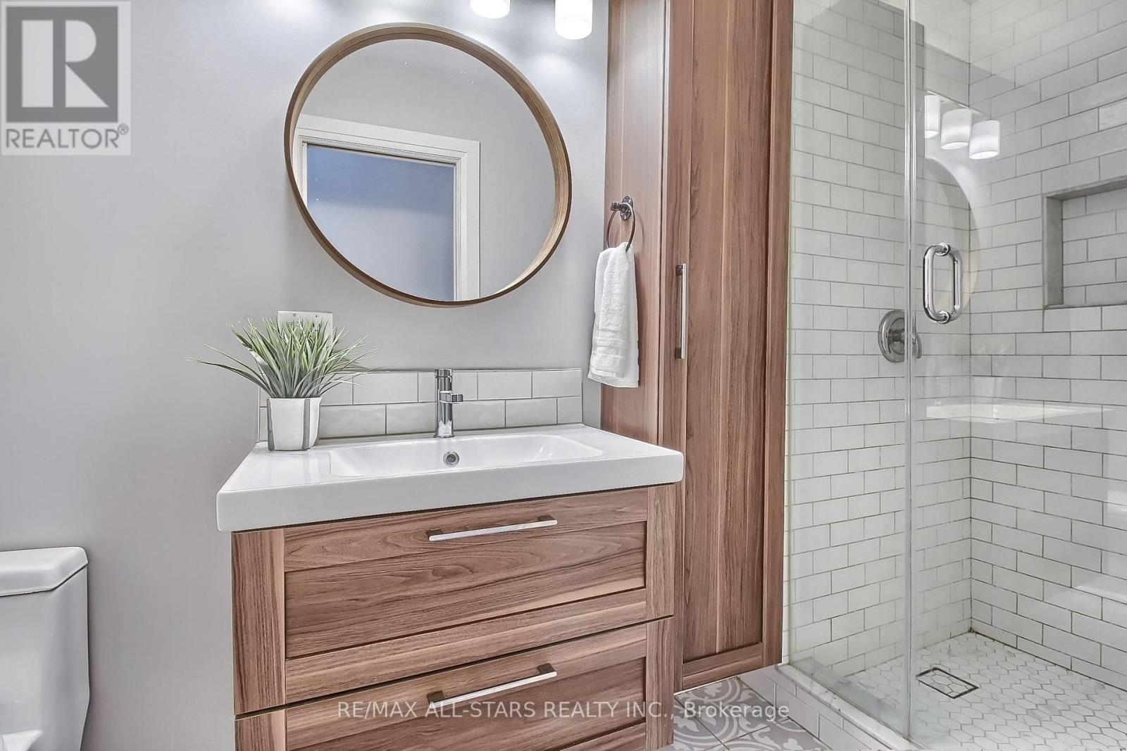 215 UXBRIDGE PICKERING TOWNLINE - 27