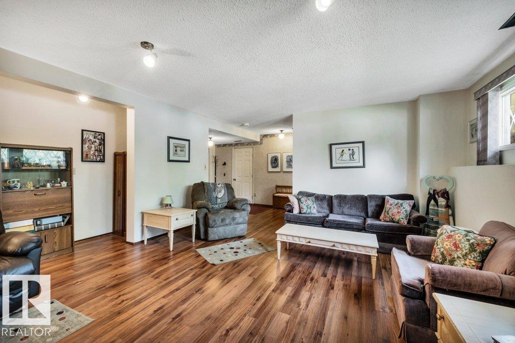 23 WENTWORTH CR - Image 30