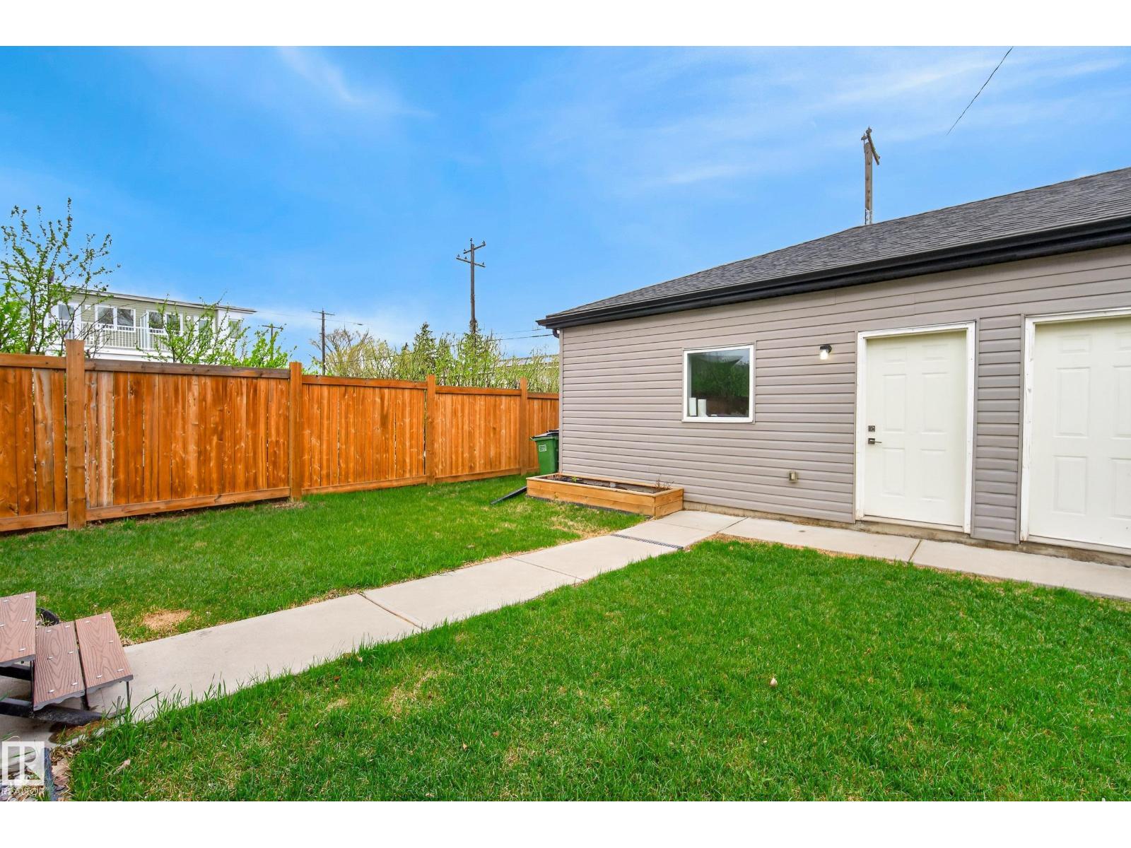 14921 90 AV NW - 9