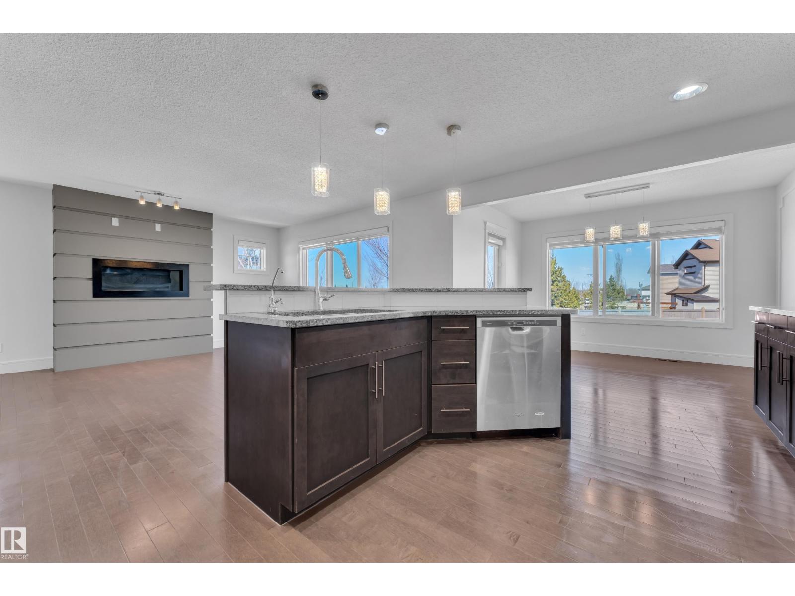 6156 11 AV SW - 16