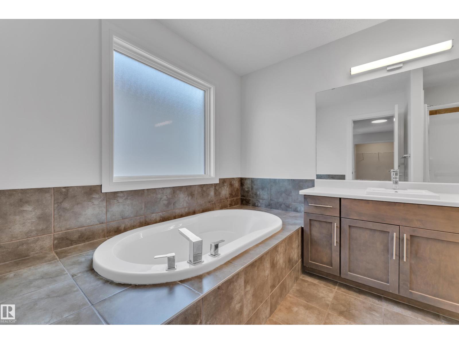 6156 11 AV SW - 29