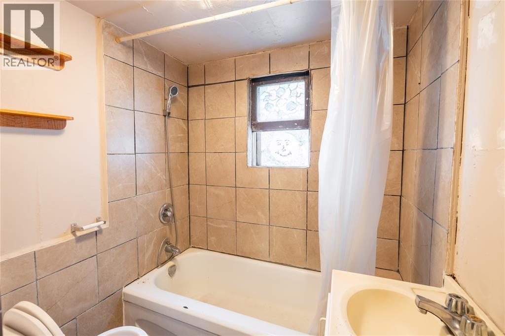 292 Christina STREET South - Image 17
