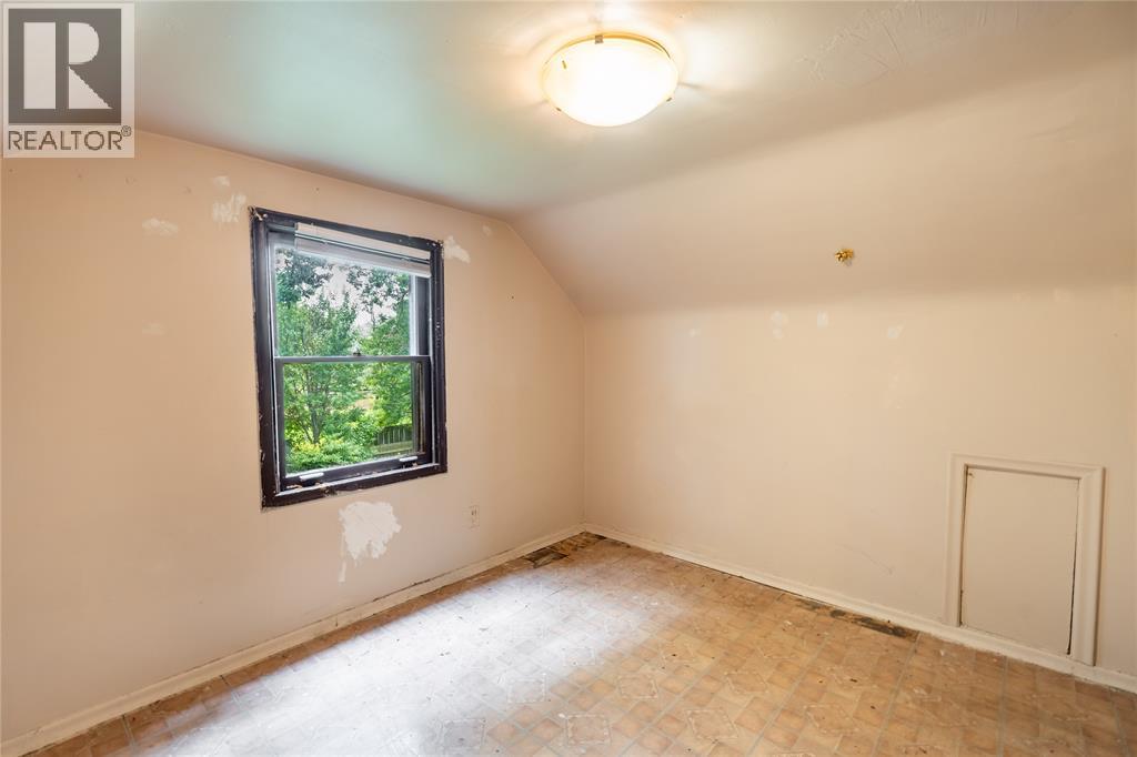 292 Christina STREET South - Image 18