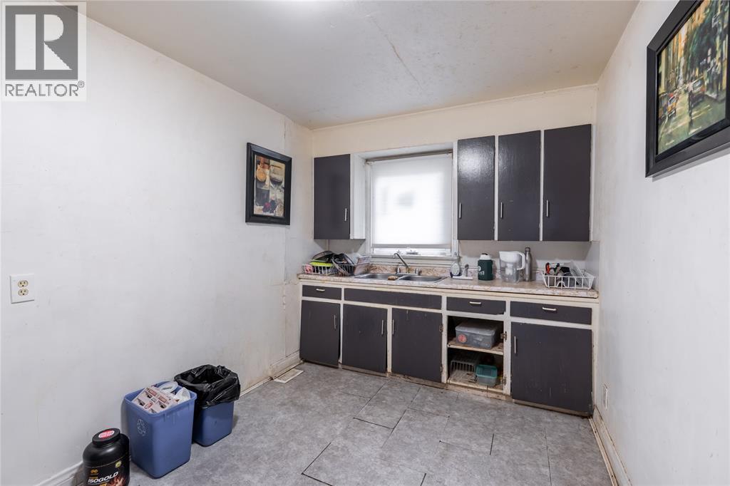 292 Christina STREET South - Image 7