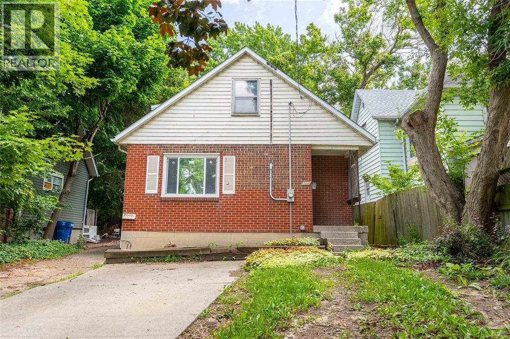 292 Christina STREET South - 2