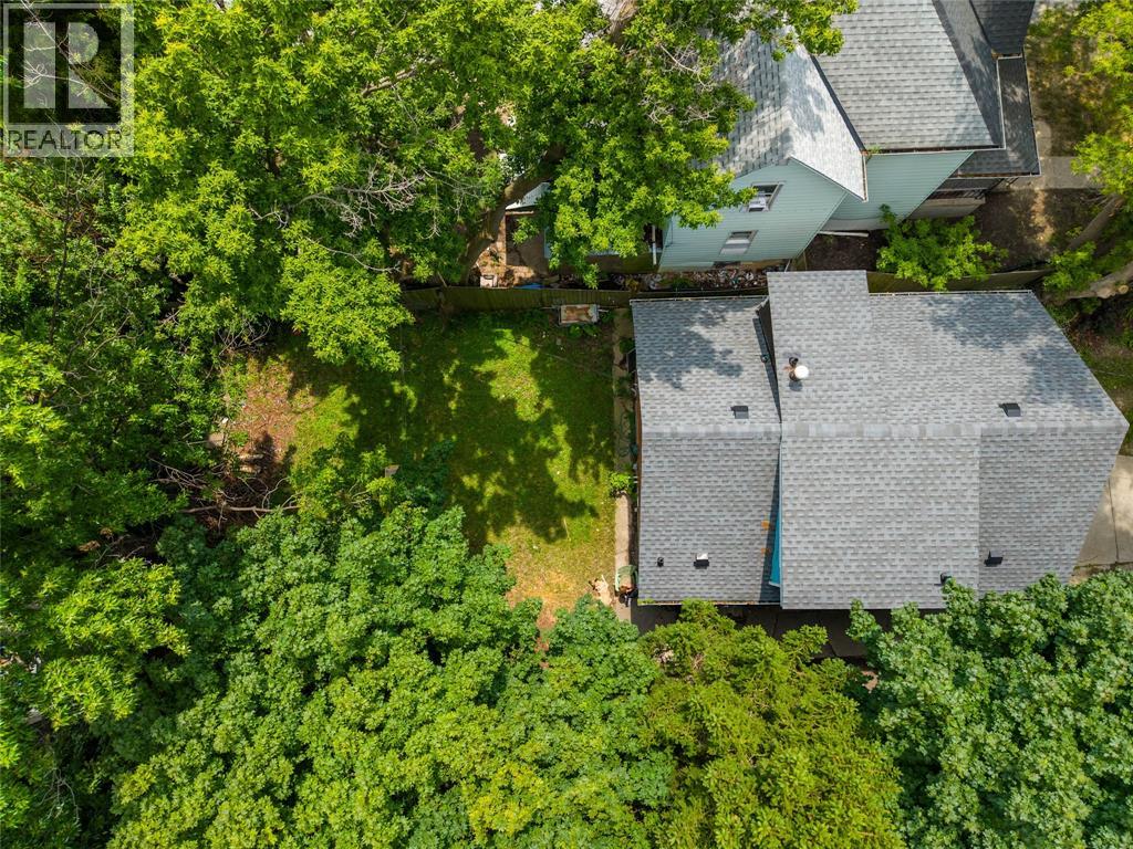 292 Christina STREET South - Image 25