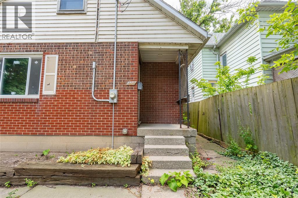 292 Christina STREET South - 3