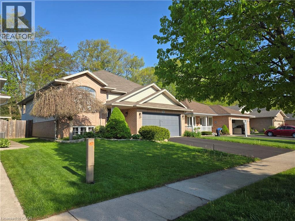 73 FOXTAIL Avenue, Welland — photo 2
