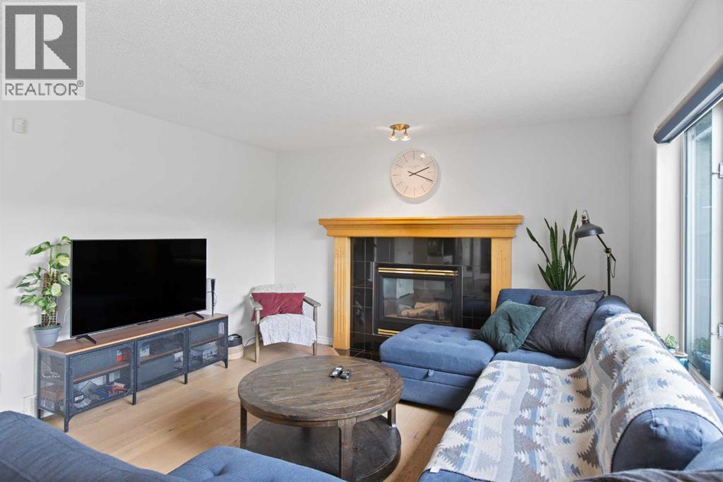 81 Royal Crest Terrace NW - 17