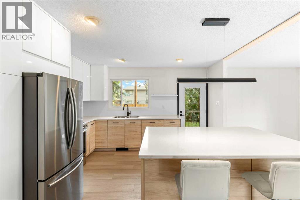 5467 Dalrymple Crescent NW - Image 3