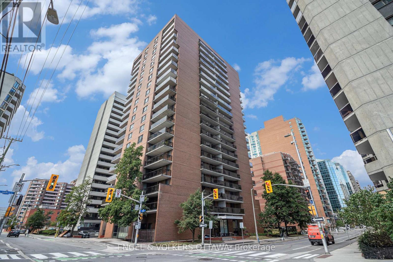#907 475 LAURIER AVENUE W - 1