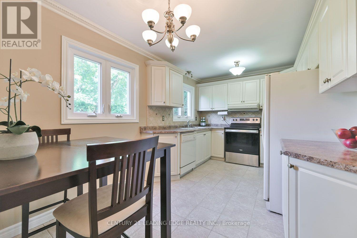 15 SIR GAWAINE PLACE - 12