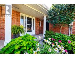 86 DEVINE CRESCENT