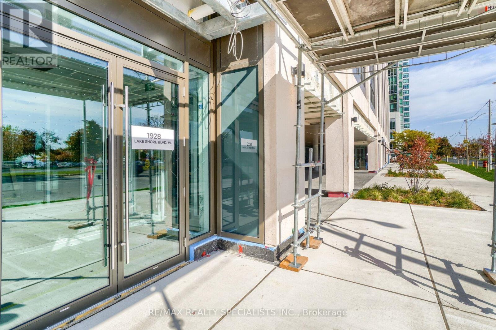 #2711 1926 LAKE SHORE BOULEVARD - Image 4
