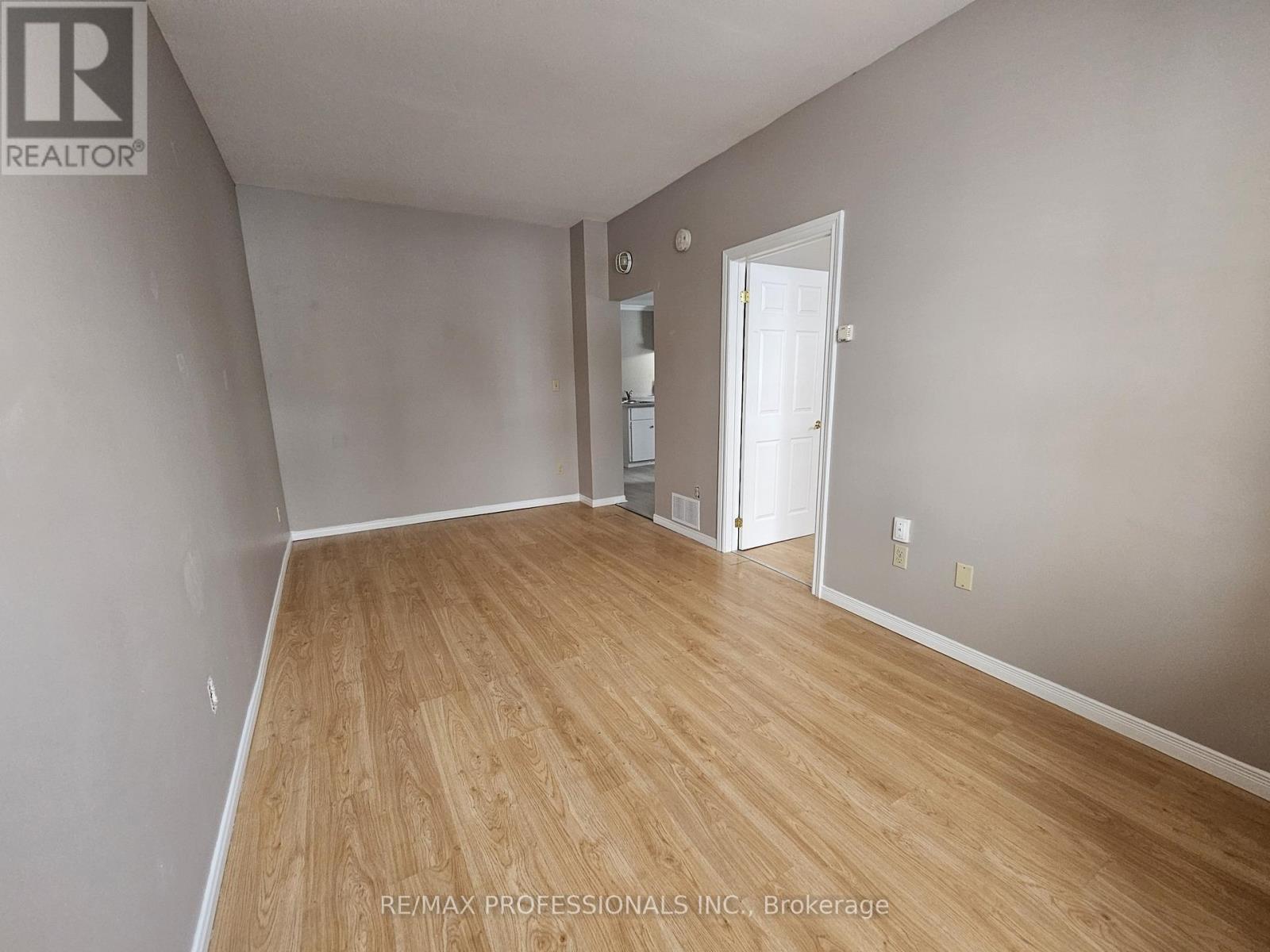 20 ERIE STREET - 11