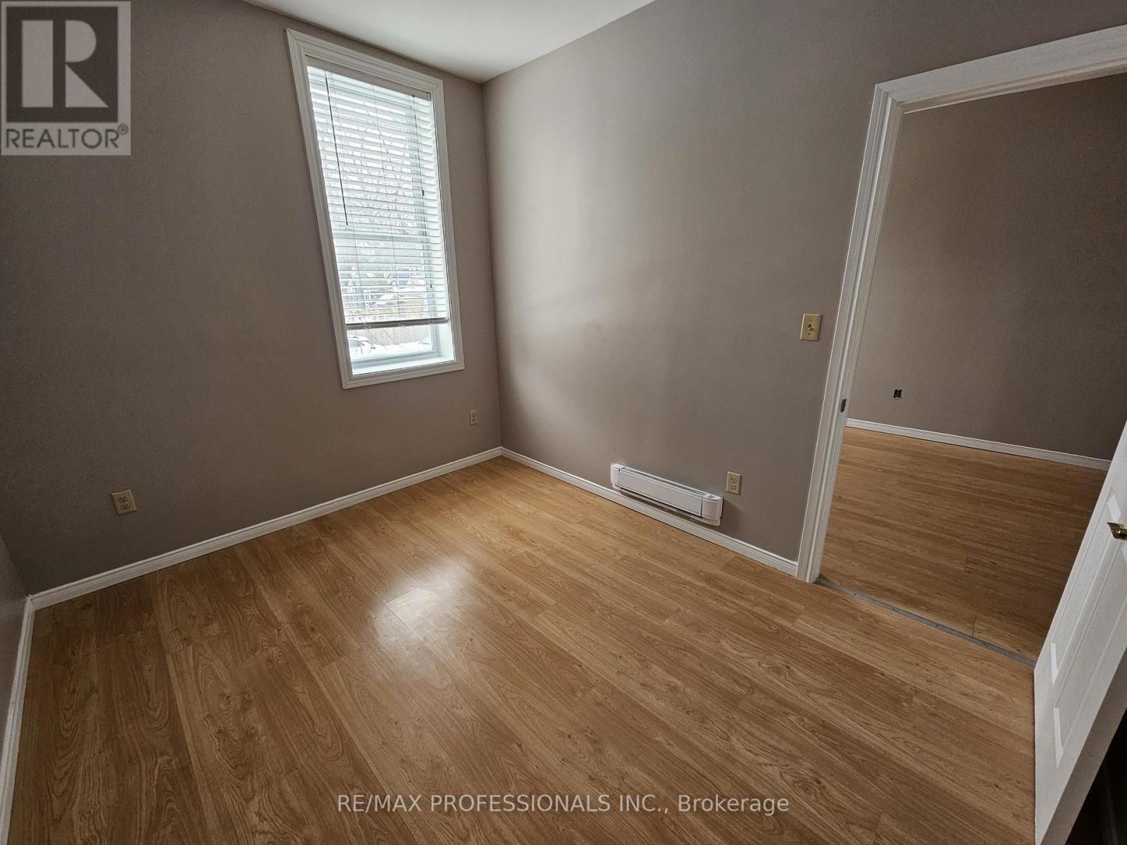 20 ERIE STREET - 12