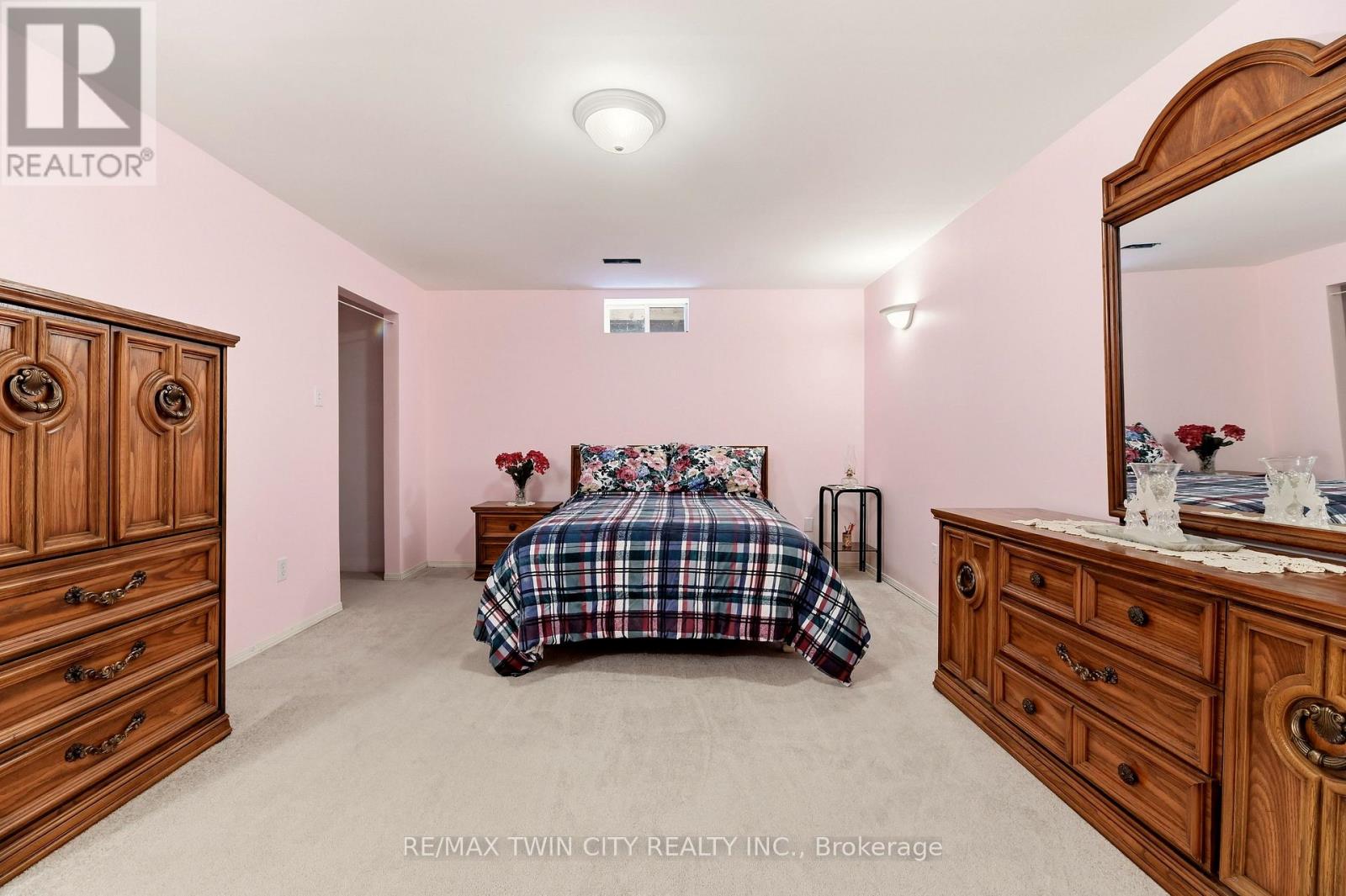 1030 COLBORNE STREET E - 17