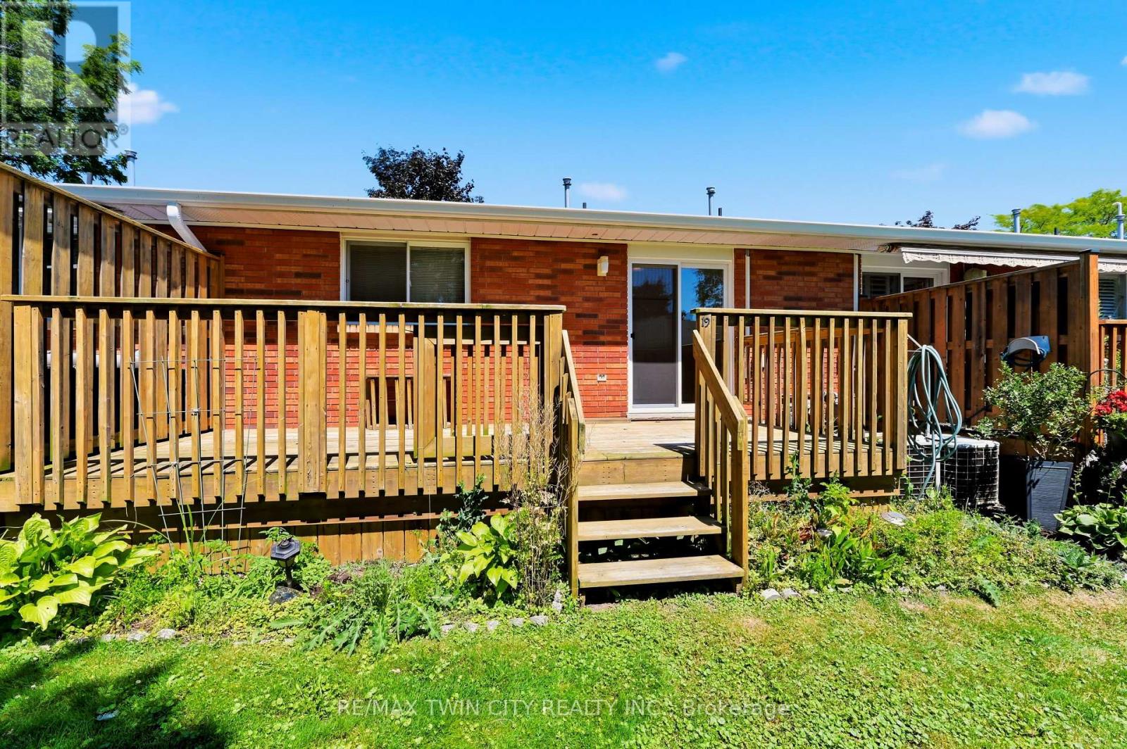 1030 COLBORNE STREET E - 18
