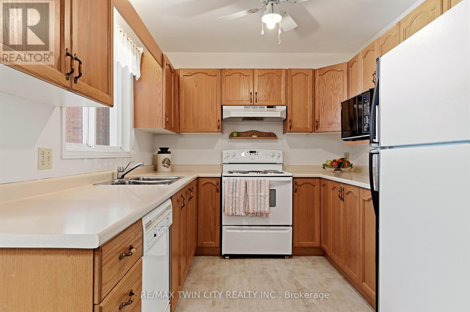 1030 COLBORNE STREET E - 7