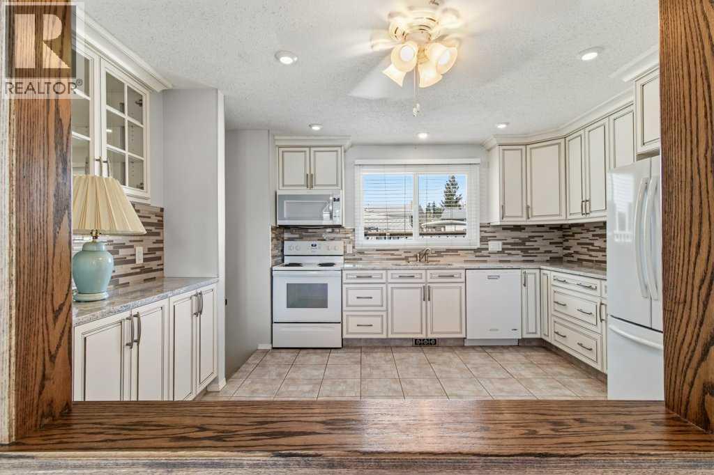40 Neal Close, Red Deer — photo 2