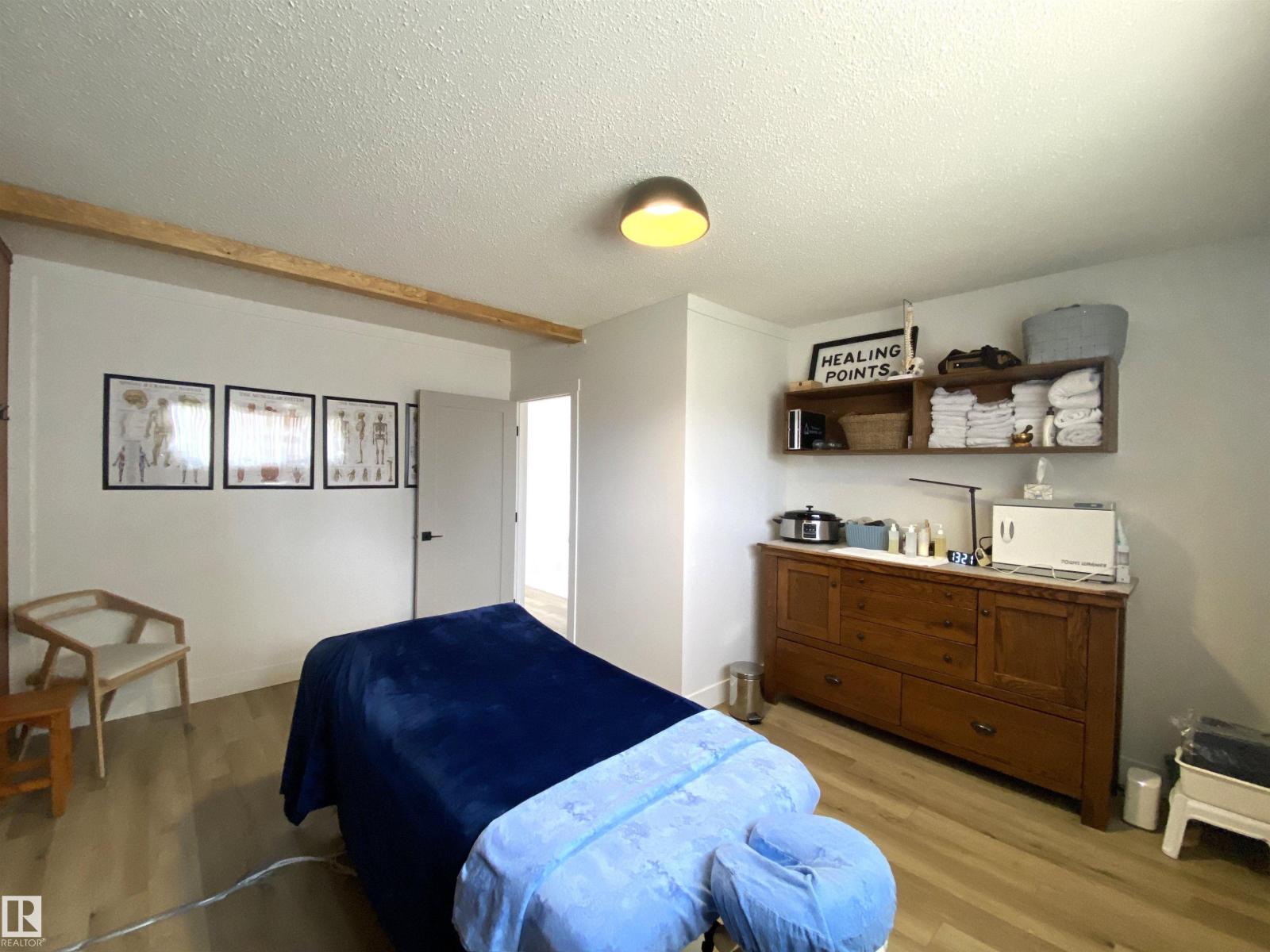 12137 50 ST NW - Image 33