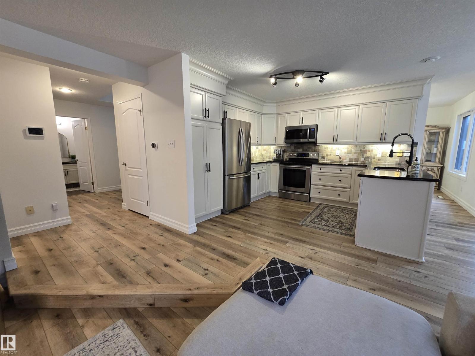 723 WELLS WD NW - 24