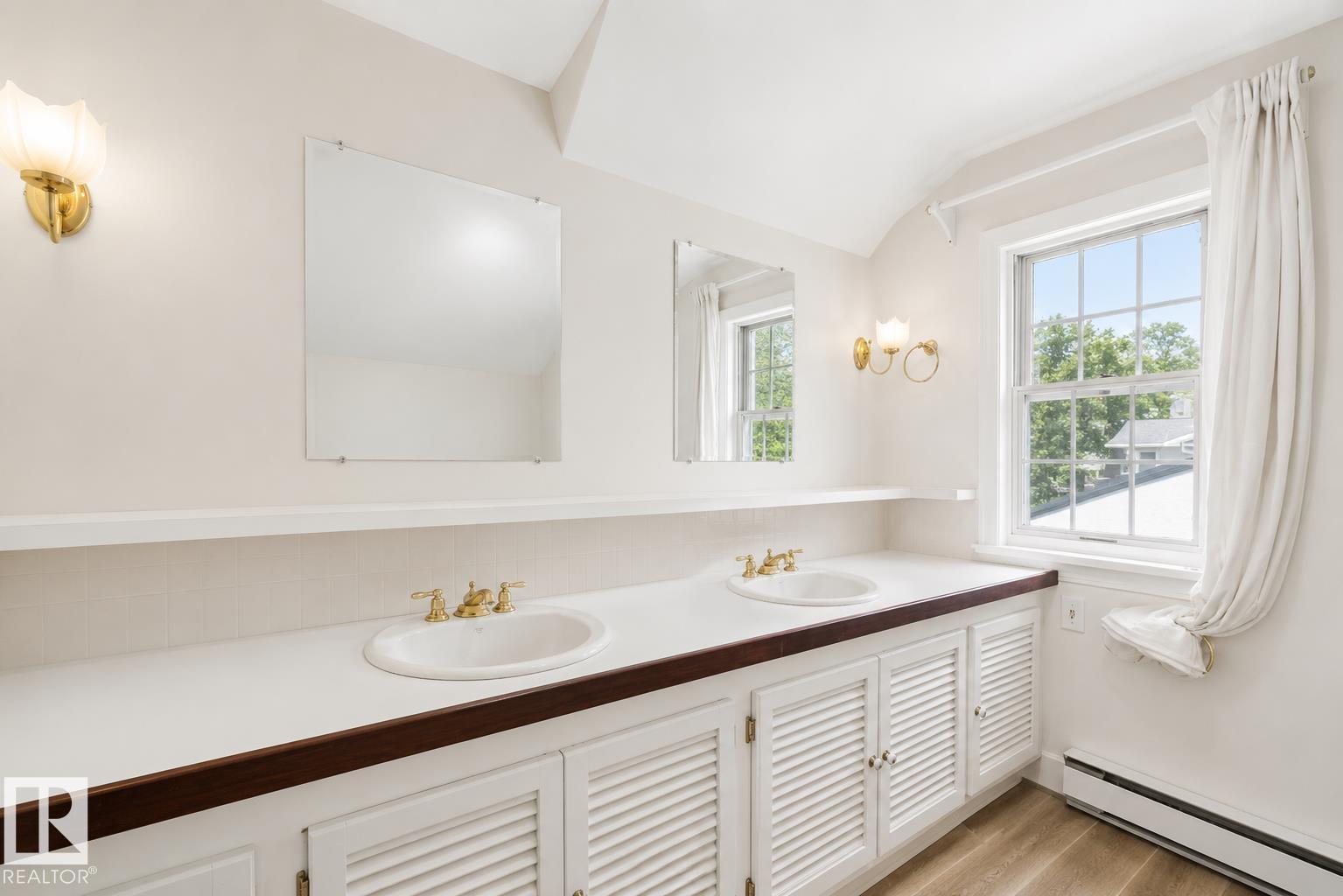 10438 133 Street NW - Image 25