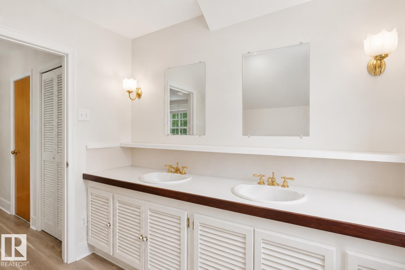 10438 133 Street NW - 26