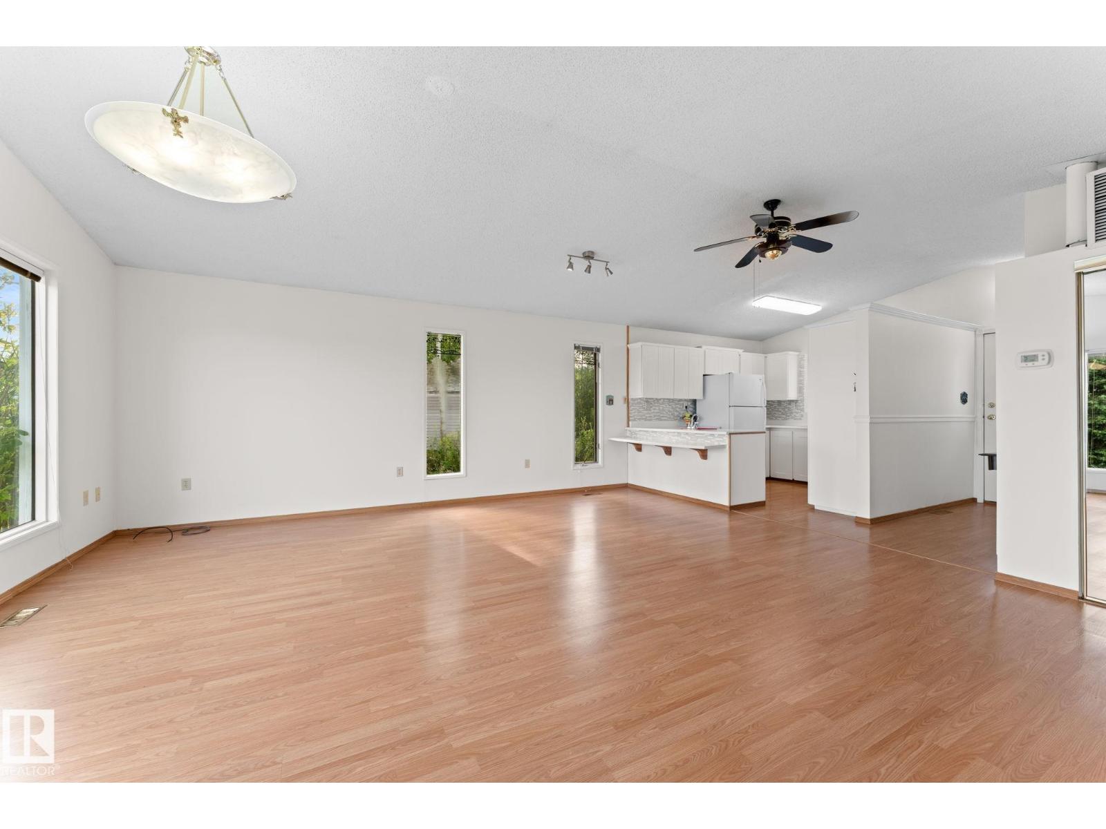 #274 52343 RGE ROAD 211 - 12