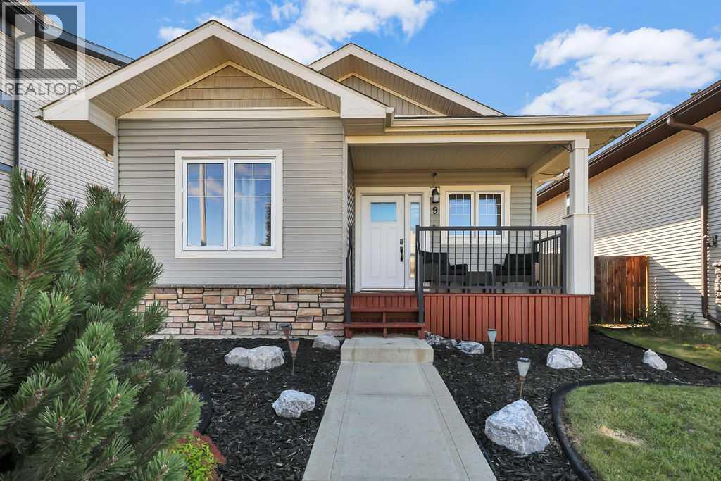 9 Valley Crescent - 1