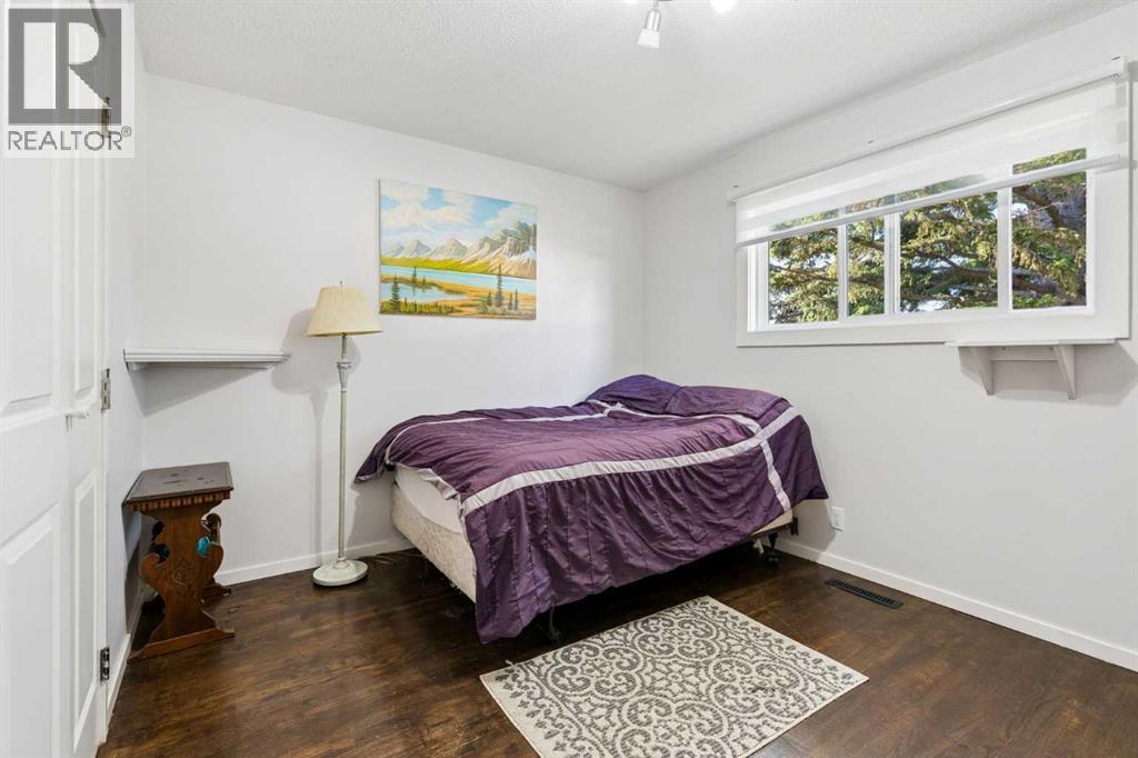 5635 Travis Crescent NE - 13