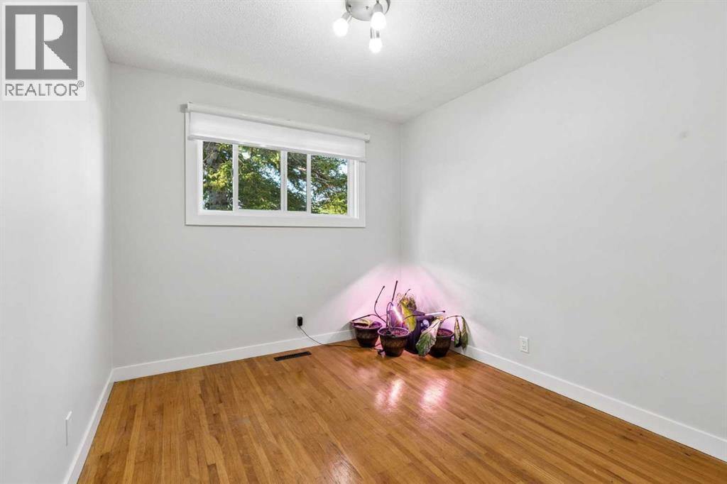 5635 Travis Crescent NE - 14
