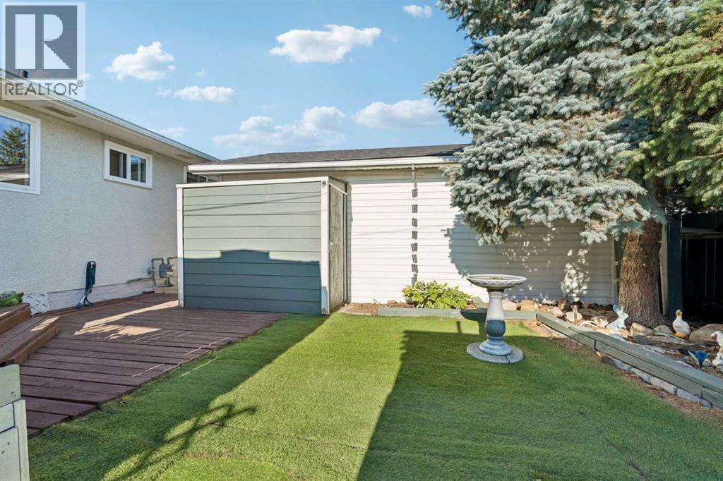 5635 Travis Crescent NE - 29