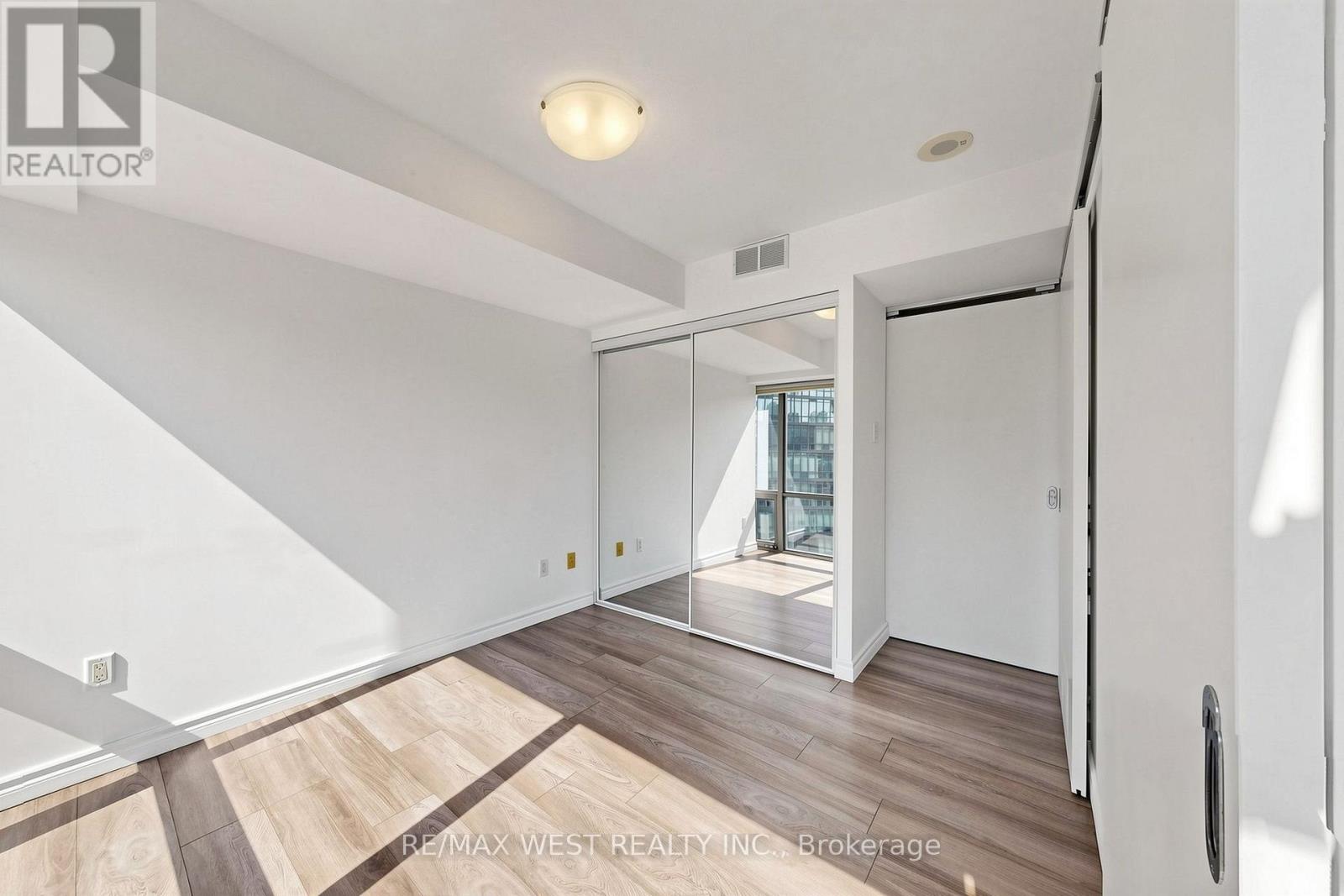 #1203 38 GRENVILLE STREET - 19
