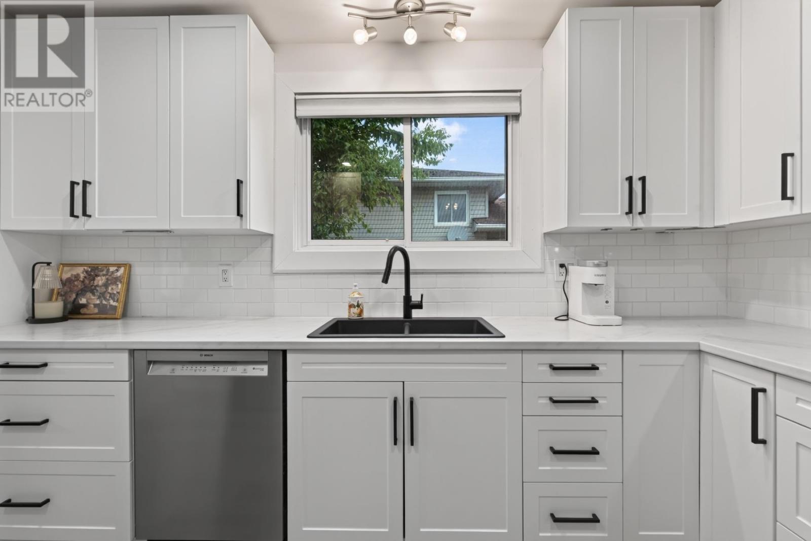 105 Laronde AVE - 19
