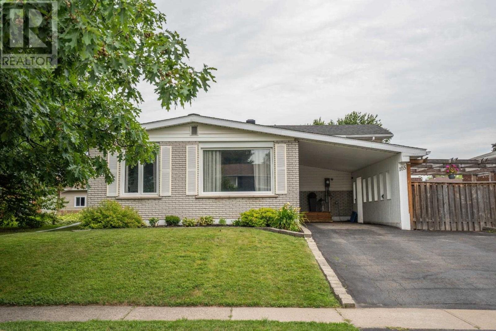 105 Laronde AVE - 2