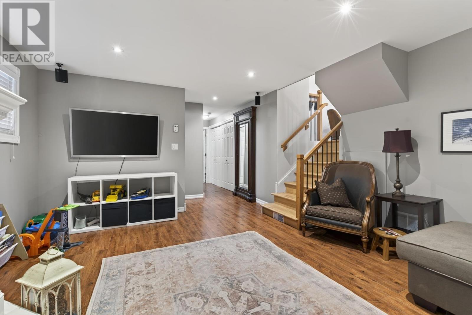 105 Laronde AVE - Image 30