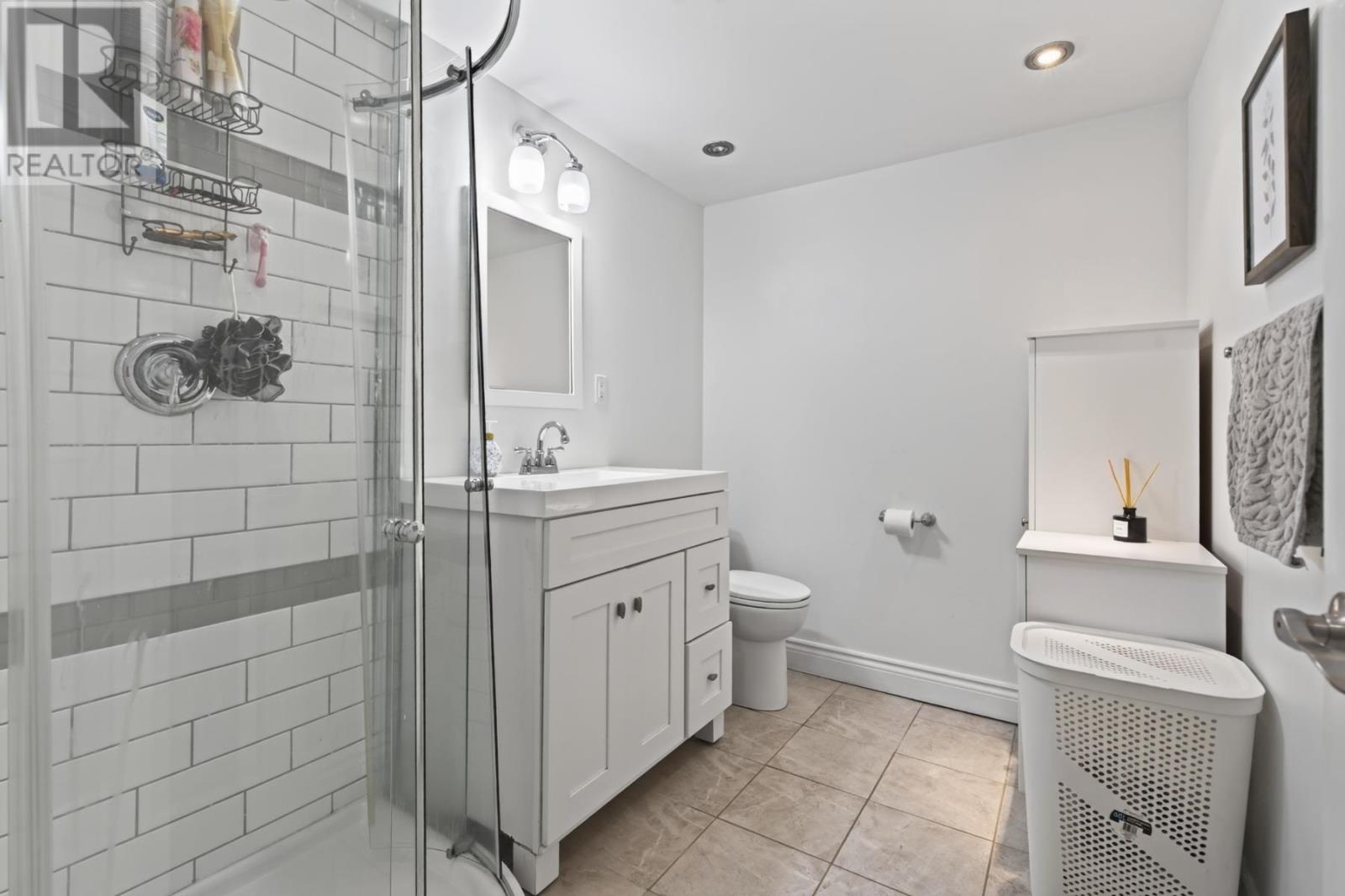 105 Laronde AVE - Image 31