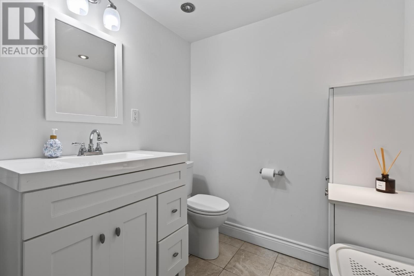 105 Laronde AVE - Image 32