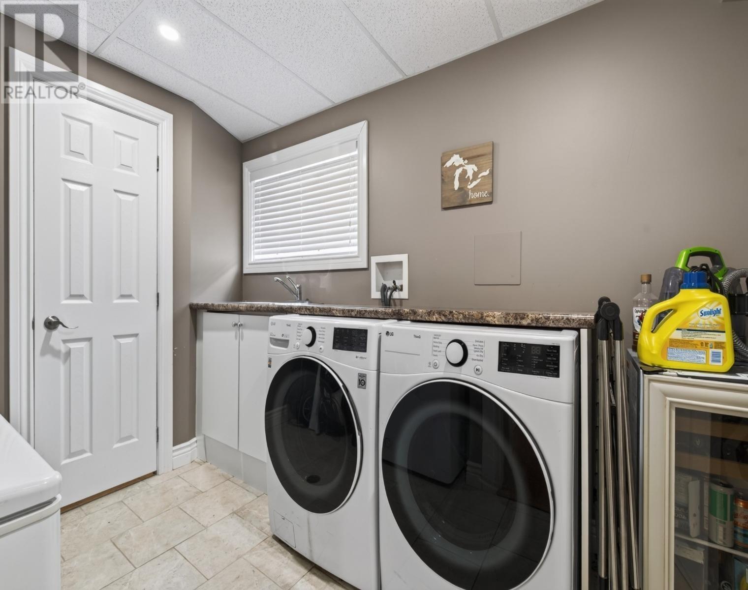 105 Laronde AVE - Image 33
